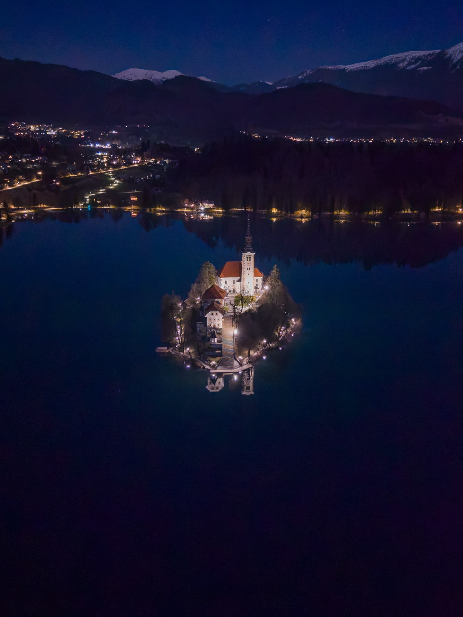 Insel Bled bei Nacht