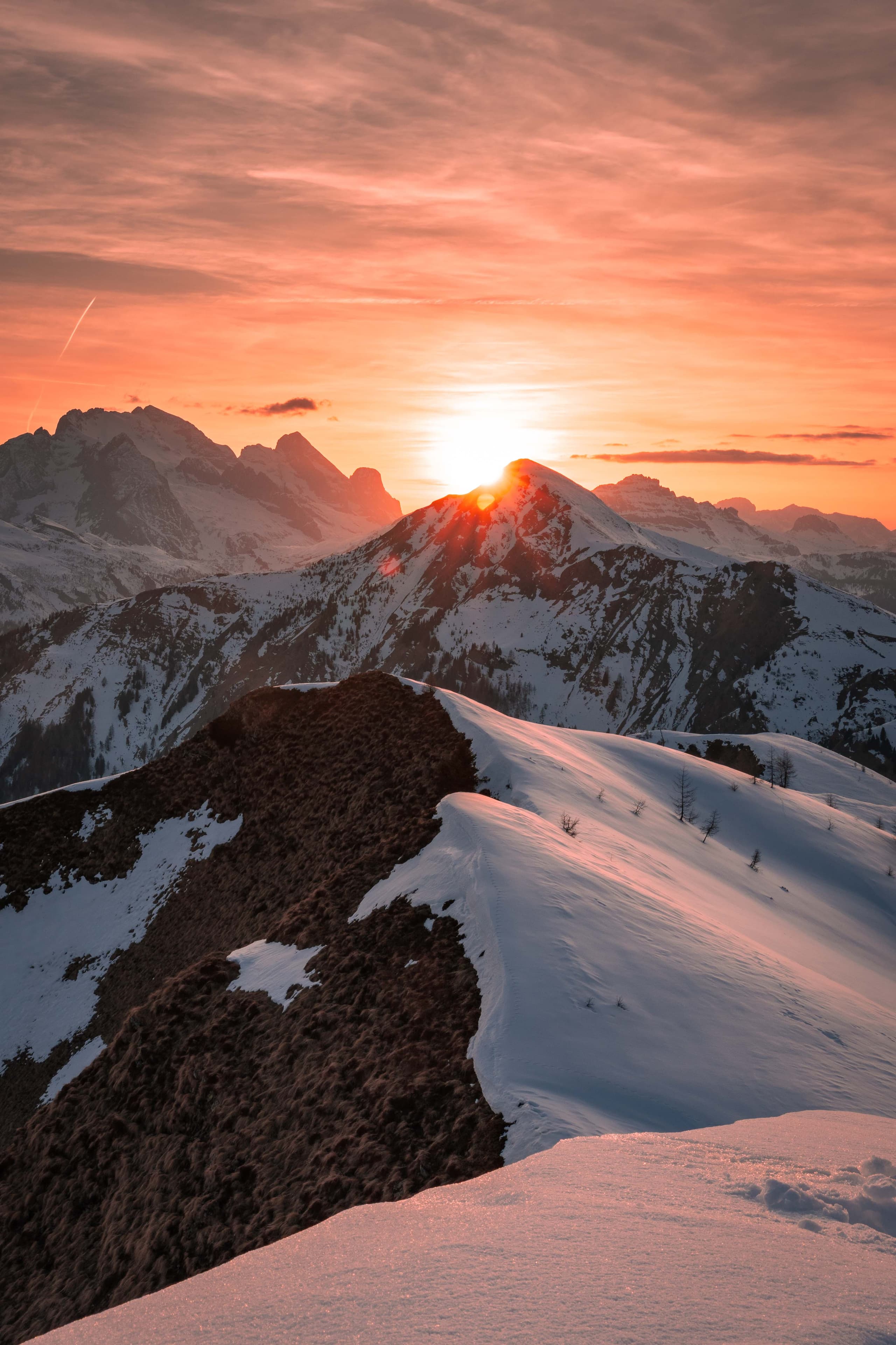 Dolomiten Felswand im Alpenglühen