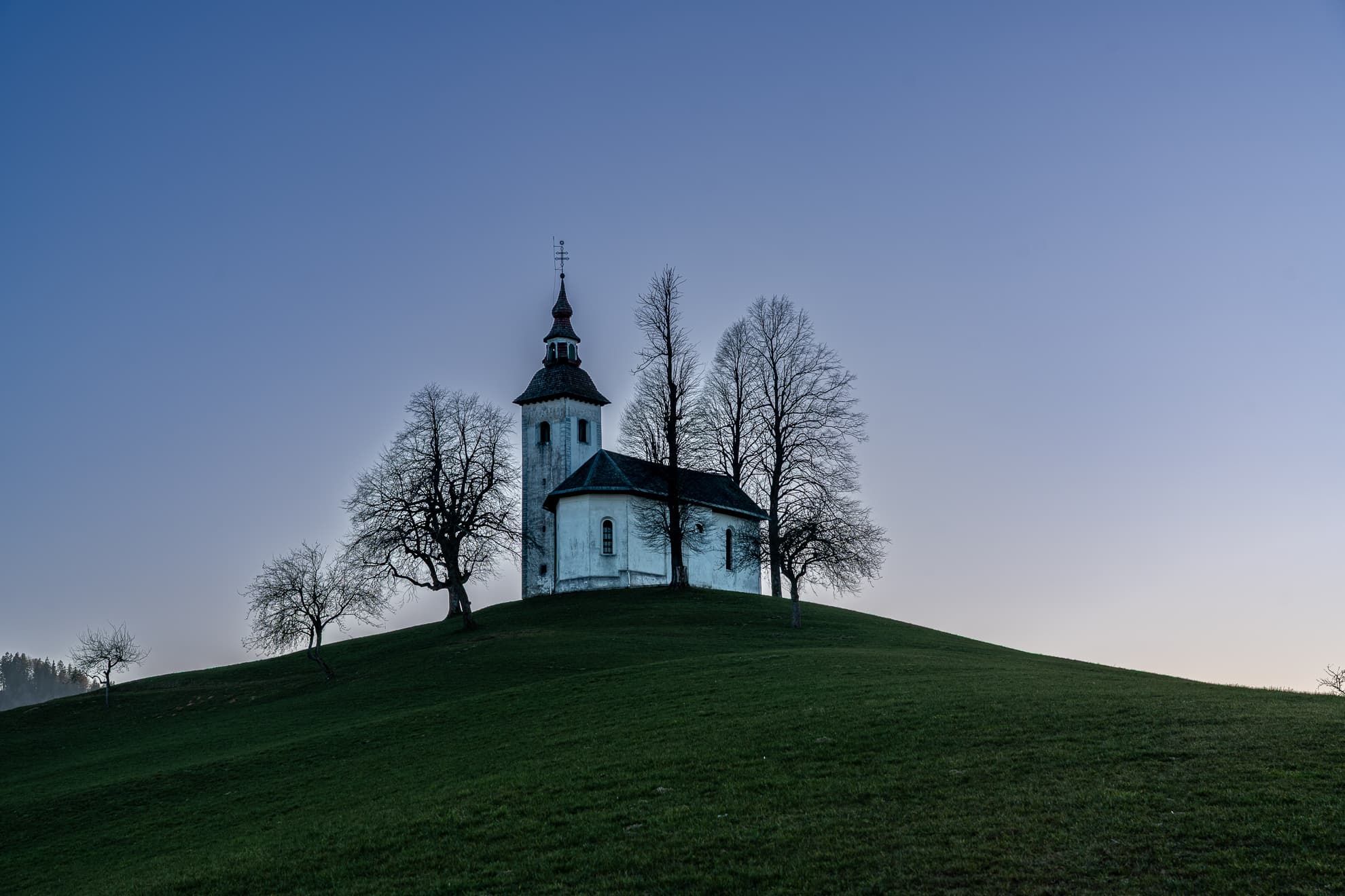 Kapelle in der Dämmerung