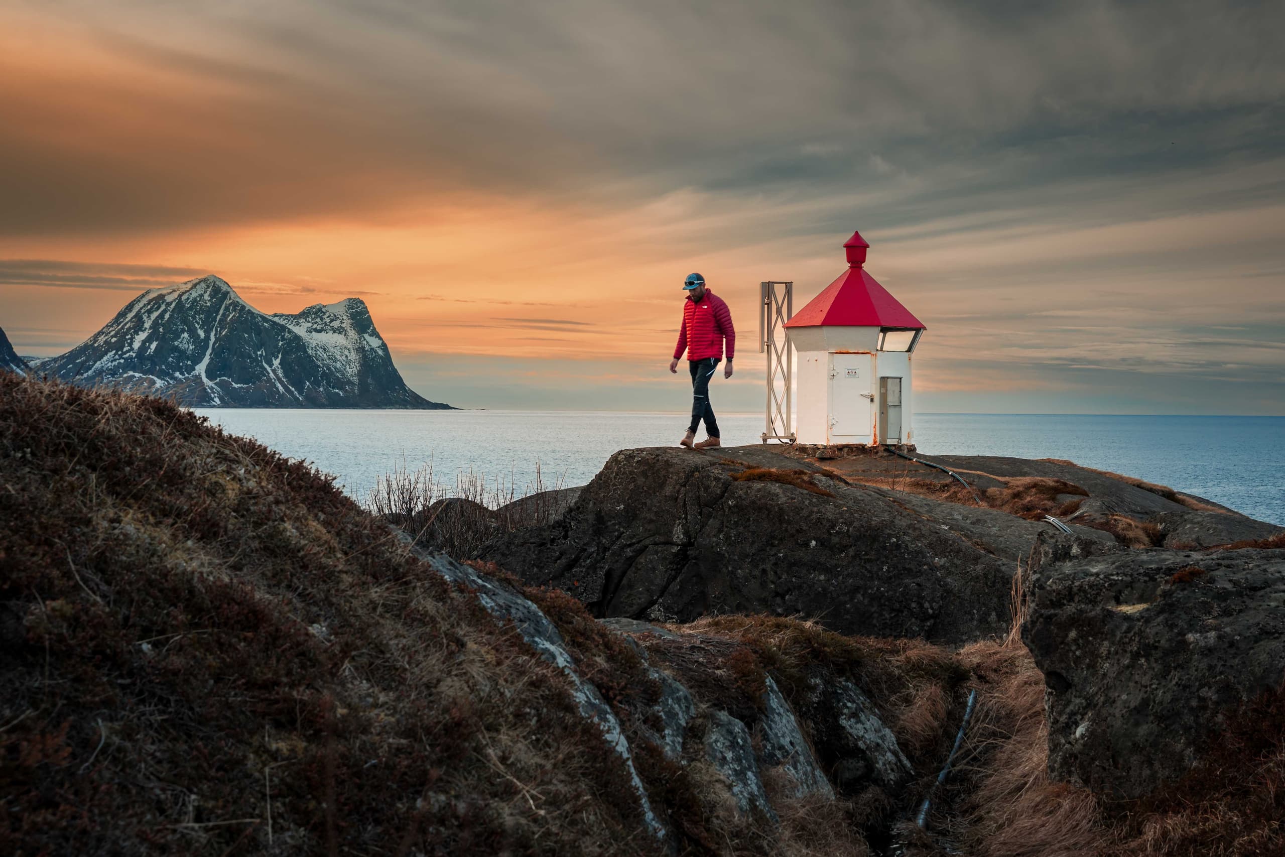 Leuchtturm bei Sonnenuntergang in Norwegen