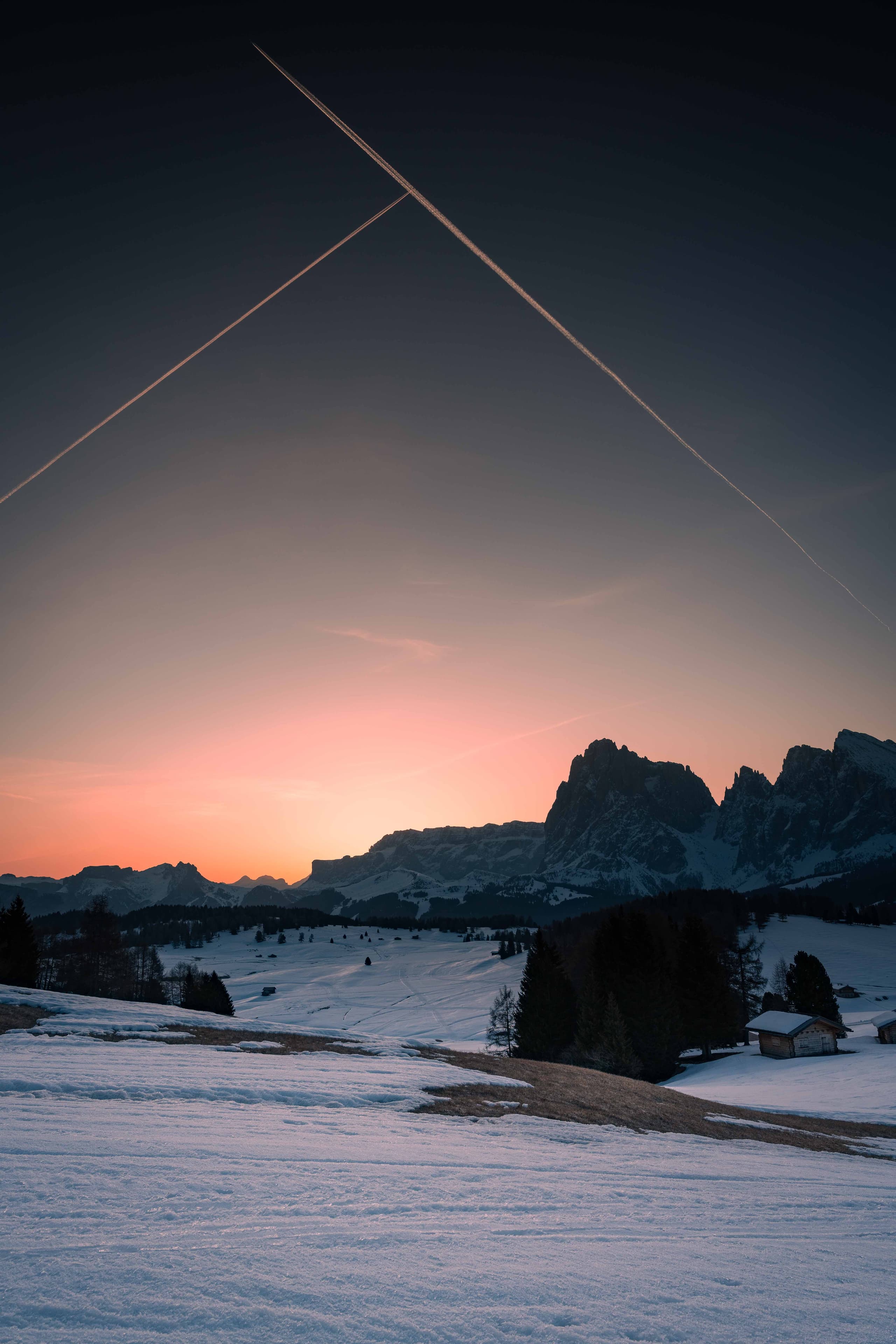 Seiser Alm mit Kondensstreifen